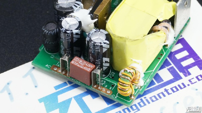 绿联usb type c pd快充评测拆解