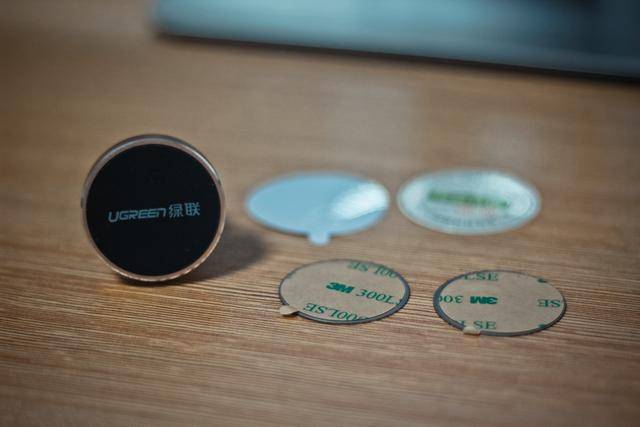 绿联车载手机支架吸盘