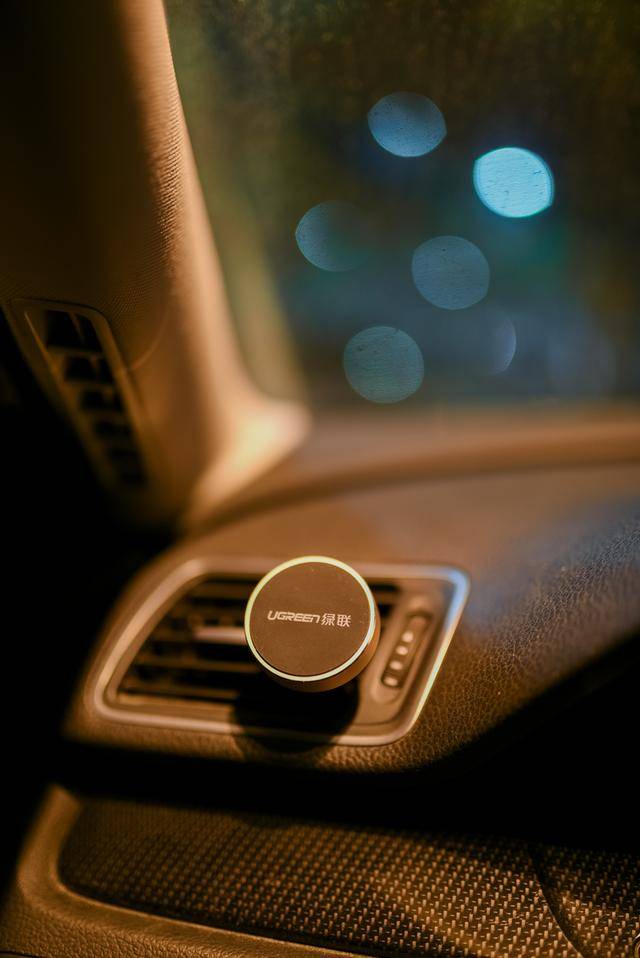 绿联车载手机支架1