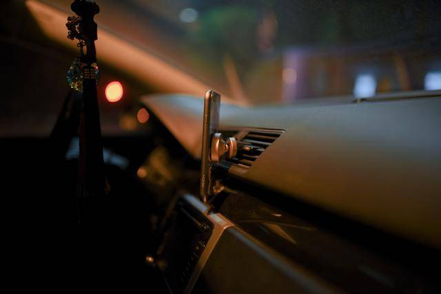 绿联车载手机支架32