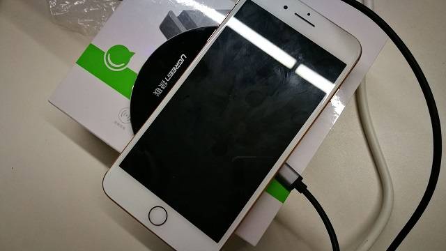 iphone8无线充电实测.jpg