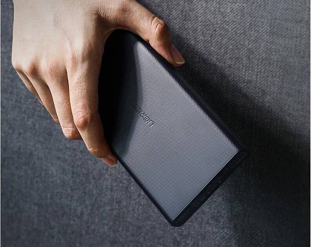 绿联双向快充移动电源，自带type-c数据线