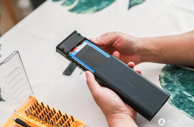 绿联20000mah scp双向快充充电宝拆解，真材实料！