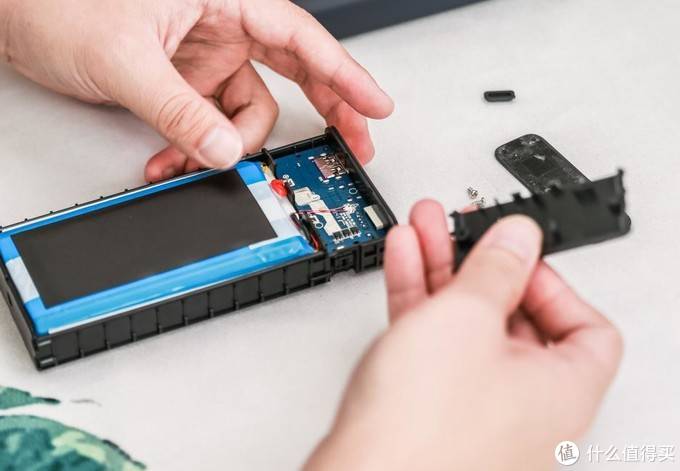 绿联20000mah scp双向快充充电宝拆解，真材实料！
