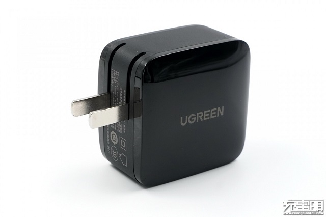 绿联65w氮化镓充电器插脚