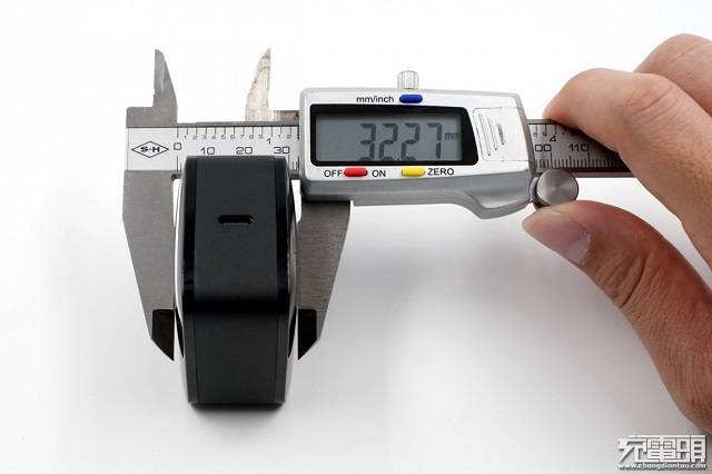 绿联65w氮化镓充电器高度