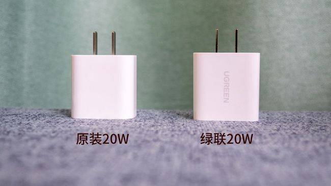 iphone12充电评测：绿联20w充电器对比原装有惊喜