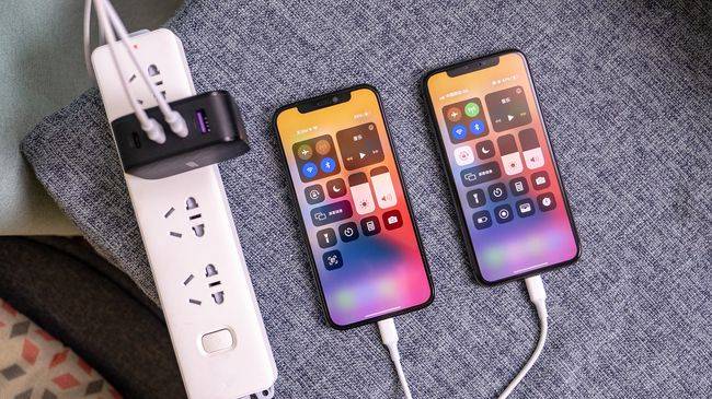 iphone12充电评测：绿联20w充电器对比原装有惊喜