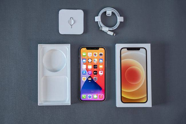 iphone12充电评测：绿联20w充电器对比原装有惊喜