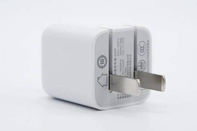 绿联小金刚pd20w充电头拆解评测（上）