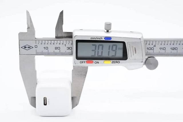 绿联小金刚pd20w充电头拆解评测（上）