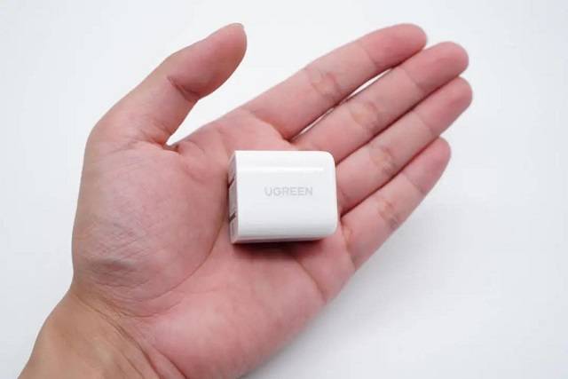 绿联小金刚pd20w充电头拆解评测（上）