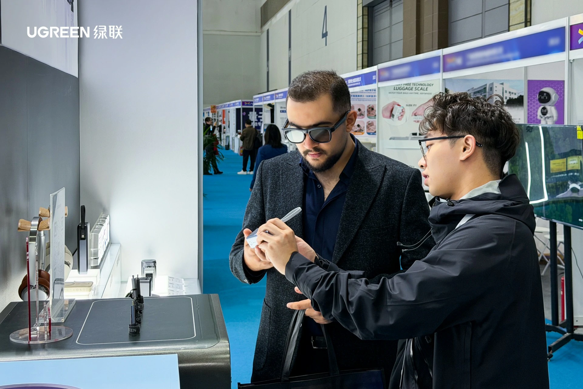充电生态同步亮相，丰富科技体验维度-ugreen绿联