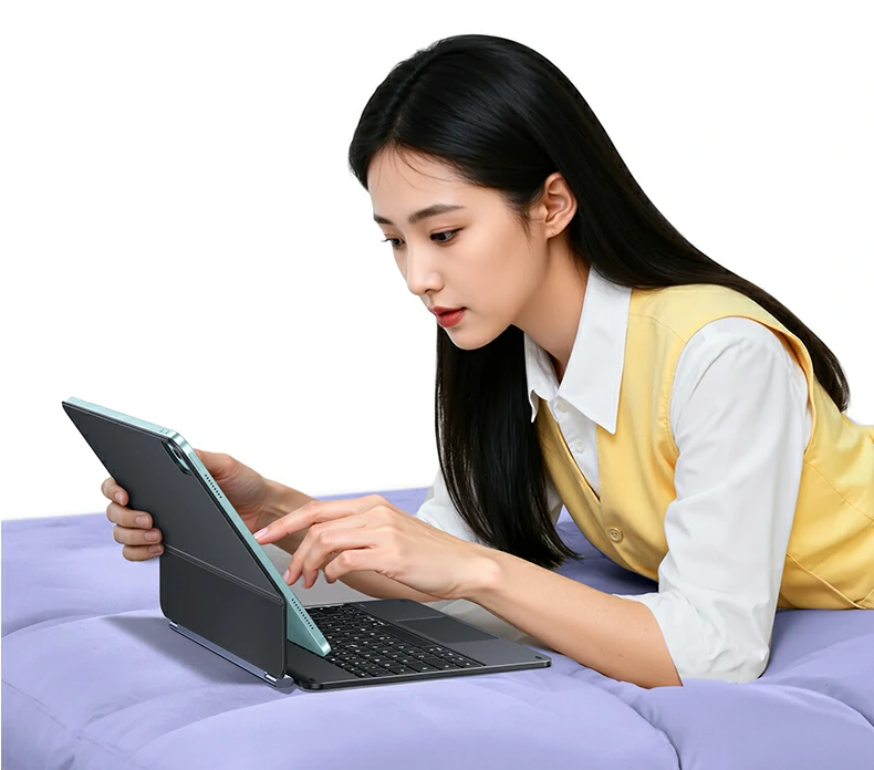 用户真实评价截图：打字流畅、磁吸牢固、轻便